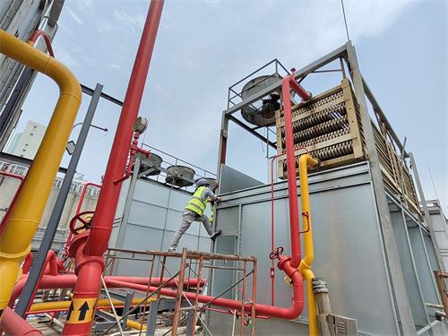 廣東冷卻塔廠家淺析提高封閉式冷卻塔淋水均勻性能的方法(廣東封閉式冷卻塔型號(hào)選擇)